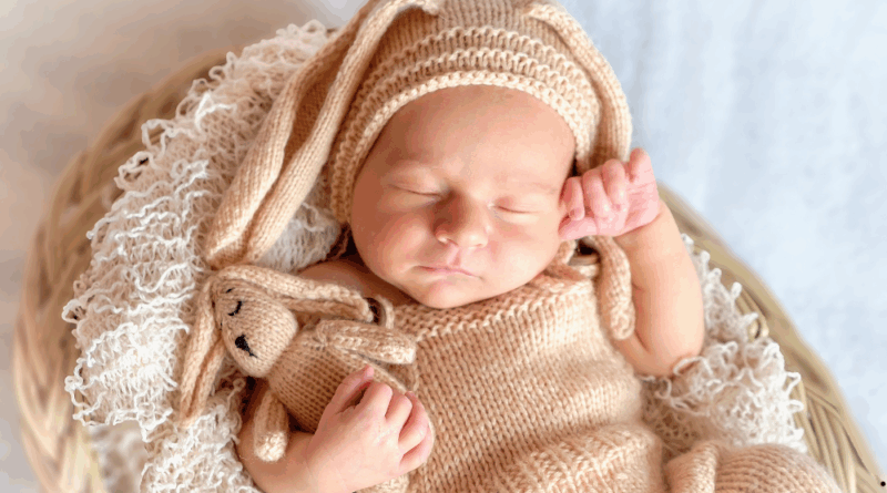 Homem dá tapa na cabeça de criança alegando ser ‘bebê reborn’