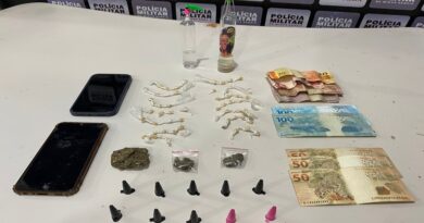 PM prende jovens por tráfico de drogas em Itabira