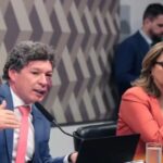Câmara aprova fim da “taxa das blusinhas”; proposta segue ao Senado