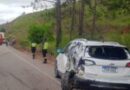 Acidente na MG-129: Caminhão sai da pista e despenca em ribanceira após colisão no bairro Barreiro
